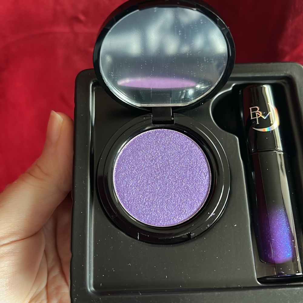Black Moon Cosmetics Recently Deceased Duo-Highlighting Blush and Lip Gloss - Picture 8 of 13